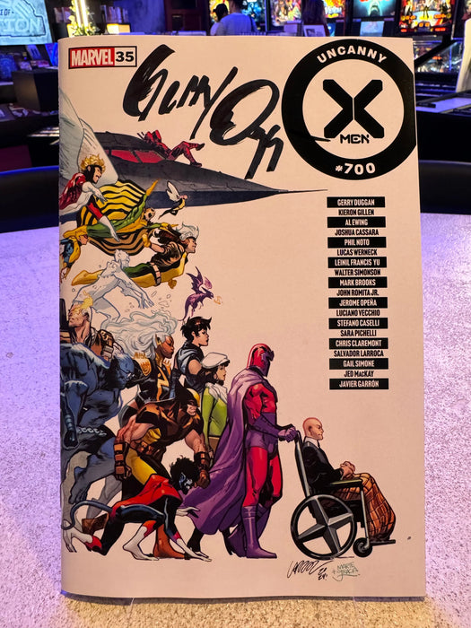 X-Men #35 Wraparound Cover [Fhx] Marvel Comics